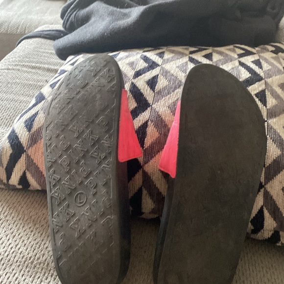 Sandals, branders,pink pink and black size 9 to 10 - Picture 2 of 3